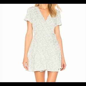 New never worn

J.O.A. Mint Floral Wrap Dress